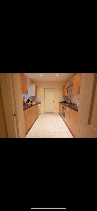 2 roommates needed Main Photo