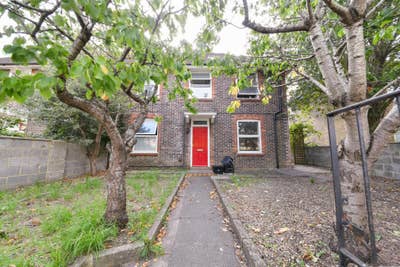3 double rooms for students in 7 bed houseshare Main Photo