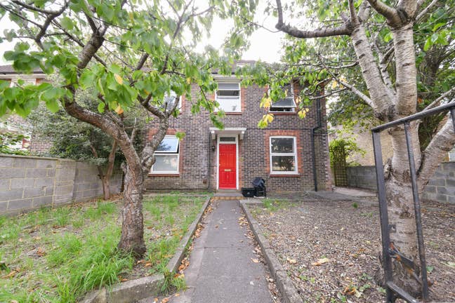3 double rooms for students in 7 bed houseshare Main Photo