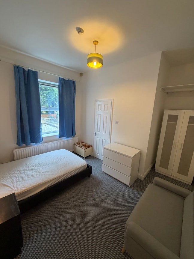 Single Room and Double Ensuite Room Available  Main Photo