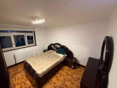 Spacious Double Room -Morden Main Photo