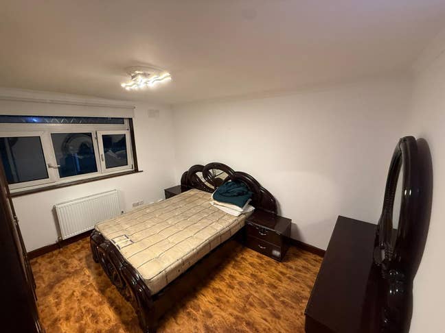 Spacious Double Room -Morden Main Photo