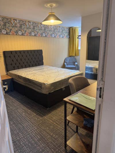 🏡 4 Beautiful En-Suite Rooms Available – (OL1) Main Photo