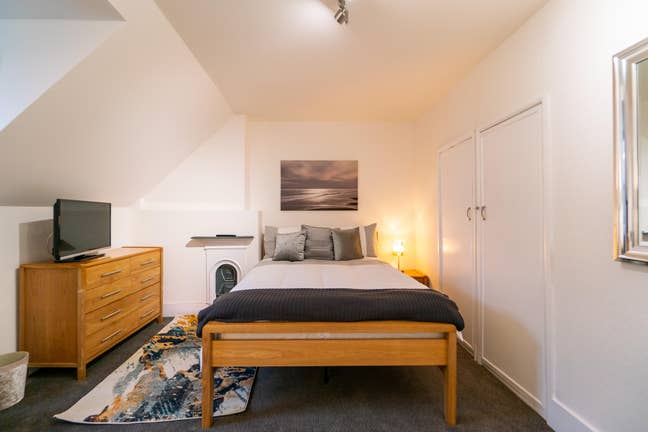 Two Spacious Double Rooms Available  Main Photo