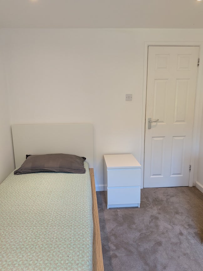 Bright room in Hammersmith Main Photo