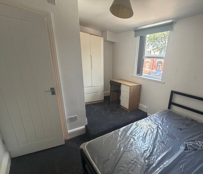 Affordable en suite Double Rooms available Main Photo