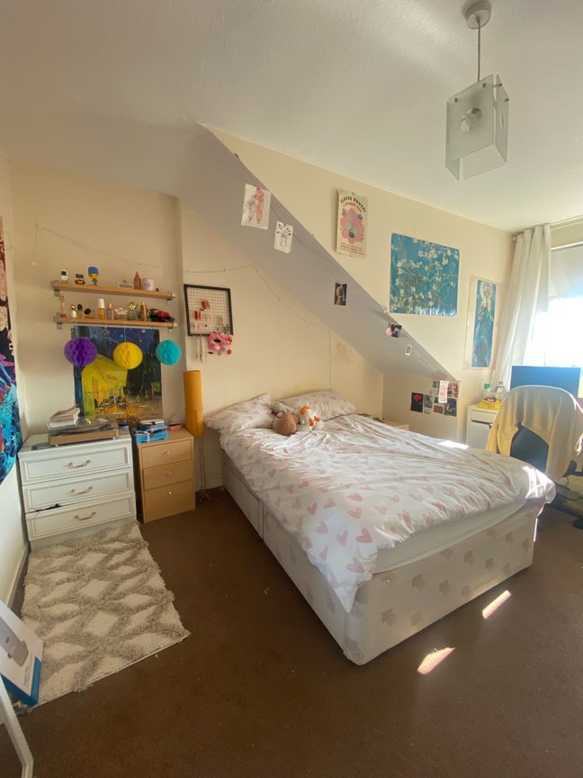Room in a sunny two-bed with a lovely view Main Photo
