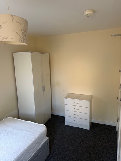 Single bedroom house share Main Photo