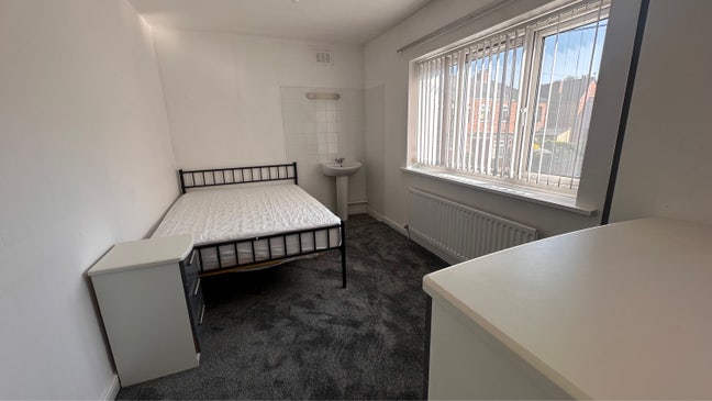 &pound;110 room to let Wigan. WN5. Low move in Main Photo