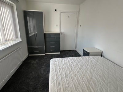 &pound;110 room to let Wigan. WN5. Low move in Main Photo