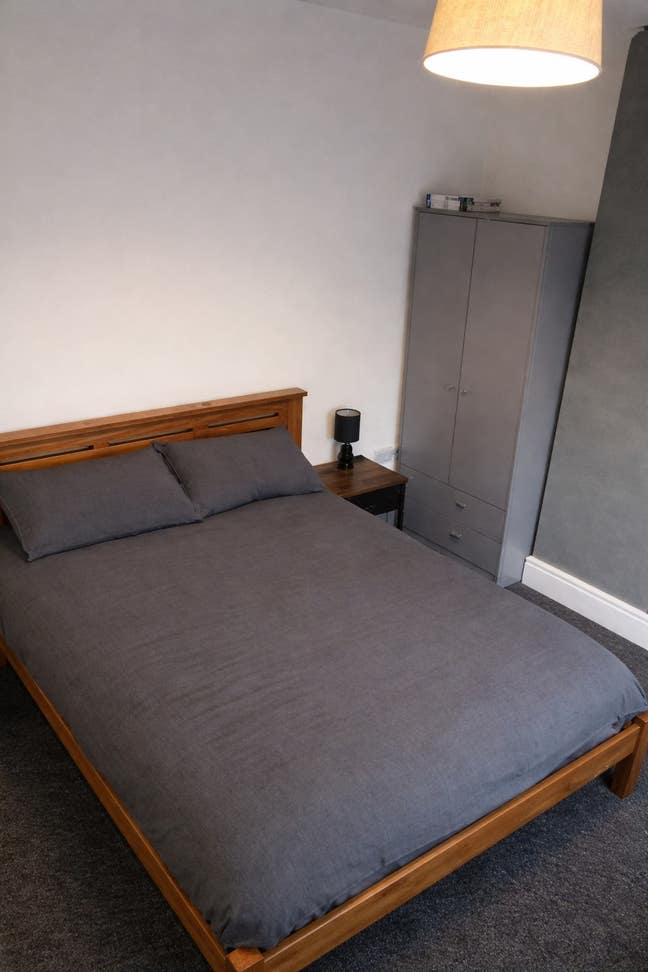 Double room in shared house Main Photo