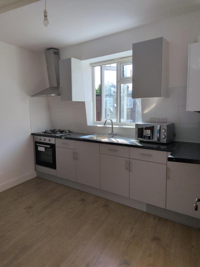 Lovely top floor flat, recently renovated - Angel  Main Photo