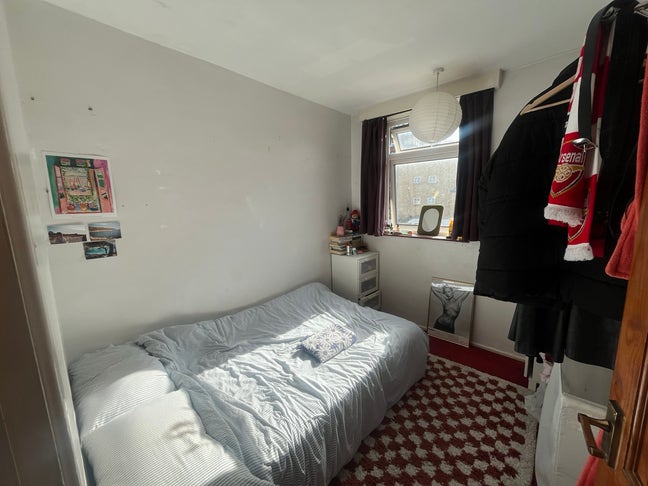 Small Double Room Available In Brixton  Main Photo