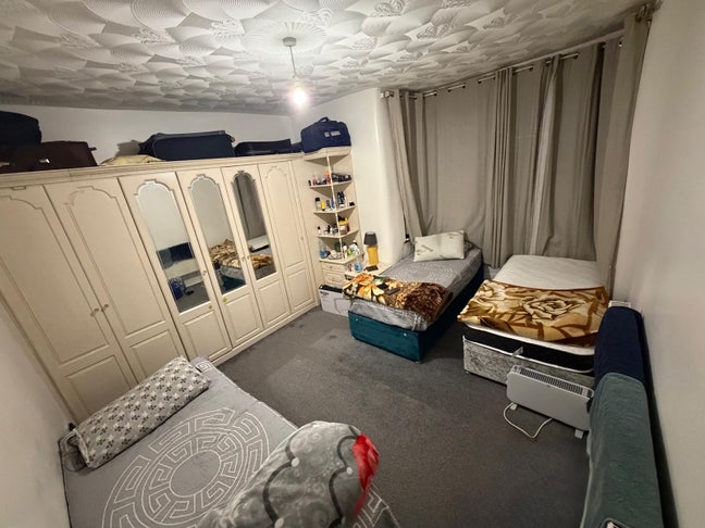 Affordable Bed space & Double Room - Near Station  Main Photo