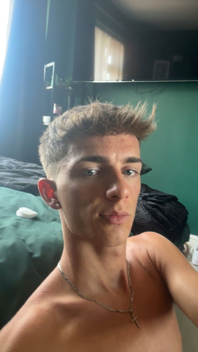 Looking for a double room! Main Photo