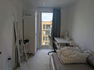 Room Available in new build 3 bedroom flat Main Photo
