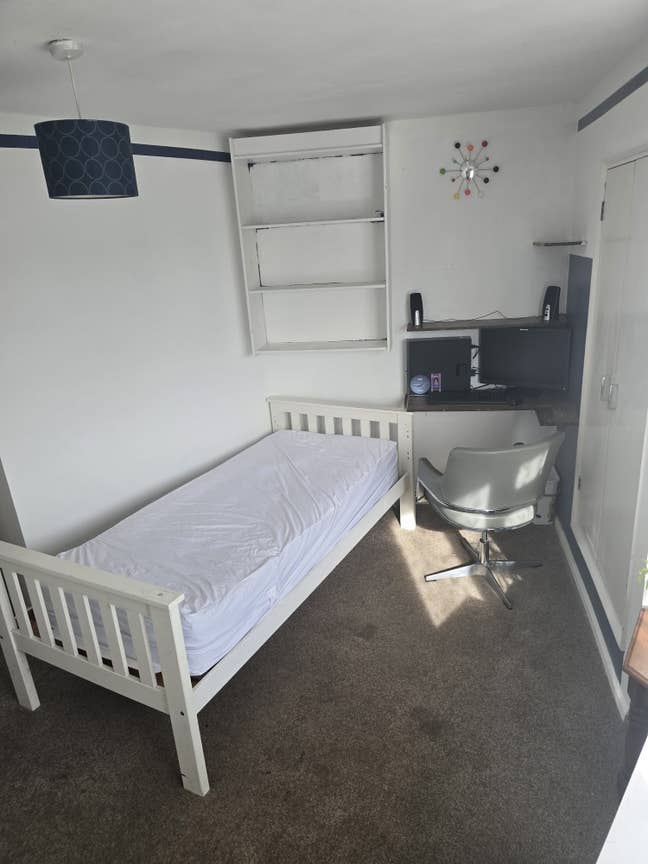 Bright and specious room Main Photo