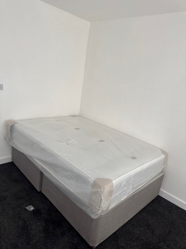 Ensuite Room Main Photo
