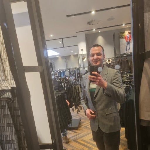 Professional Male seeks a single or double room Main Photo