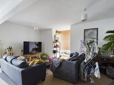 Two bedrooms available by Clapham Junction Main Photo