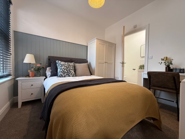 Double & Studio Room | all bills inc | 🚝🚶🏻‍♂️7️⃣ Main Photo
