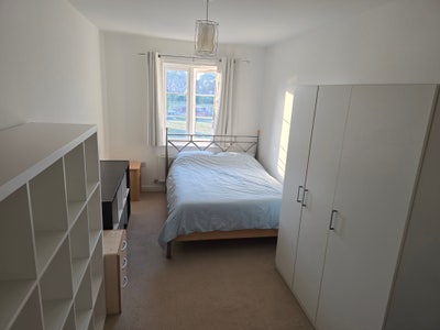 Spacious double room in Romsey with parking Main Photo