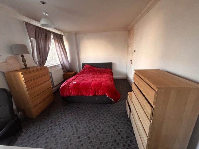Double Room in Maryhill (Wyndford Rd) Main Photo
