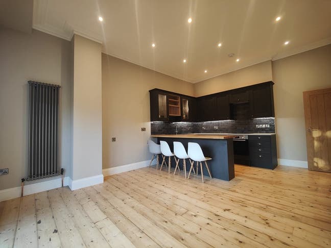 Posh flat in NR2! 2 housemates/couple needed Main Photo