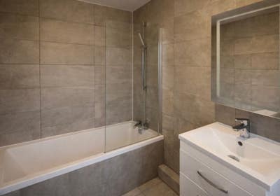  Spacious Double Rooms - 5 mins Metrolink  Main Photo