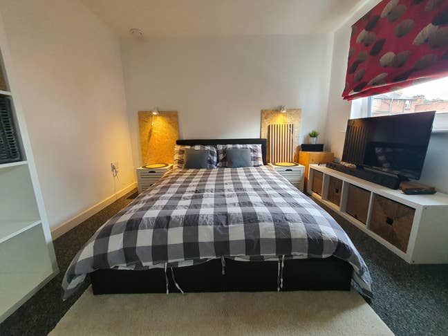 Stylish, Modern, Clean Rooms in a shared home Main Photo