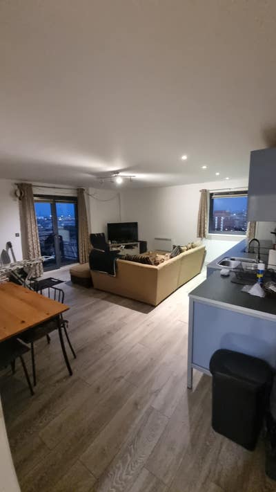 Top apartment in cardiff bay Main Photo