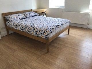 Bright Refurbished Ensuite Room Near Westfield Main Photo