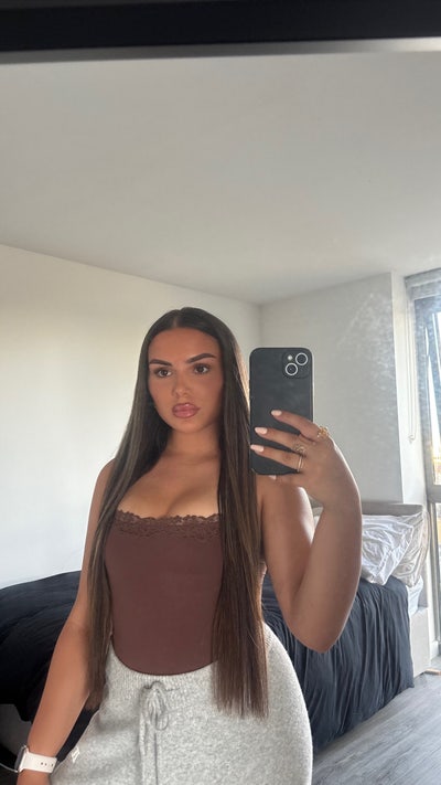 Mature student looking for a flatmate Main Photo