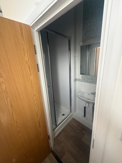 1 Bedroom Flat Main Photo