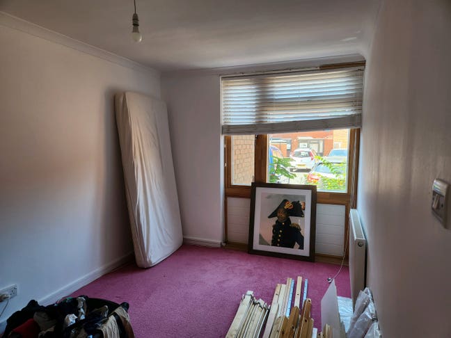 Double room in sober household Main Photo