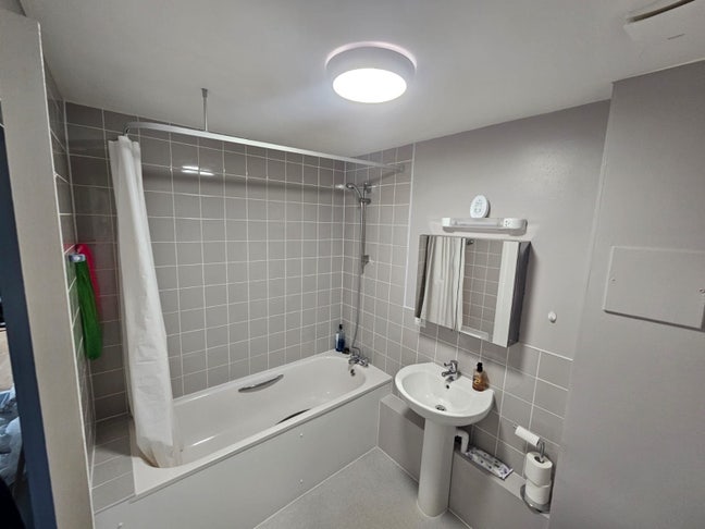 Large double bedroom available in Peckham  Main Photo
