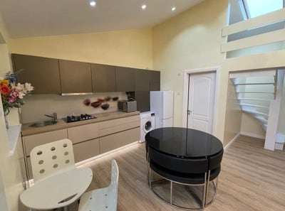 Modern Self-Contained  Studio  To Let Main Photo