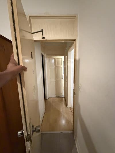 Bright Furnished Room + Own Parking in Lovely, Tid Main Photo