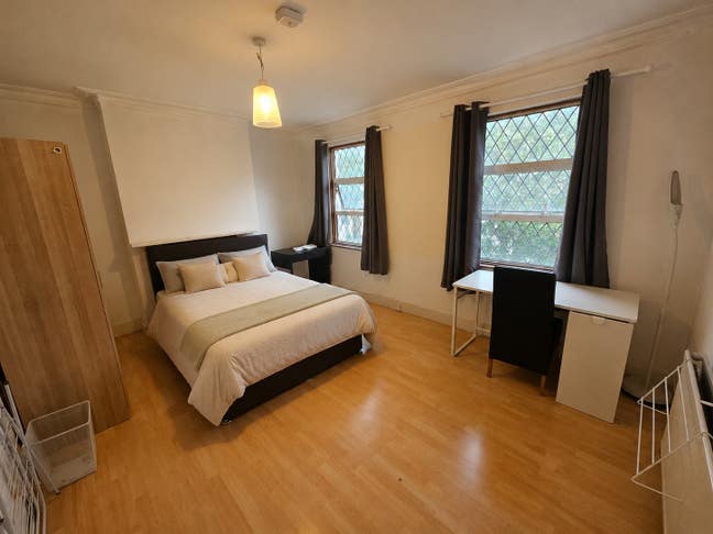 Double bed spacious room,bills included,prime l Main Photo