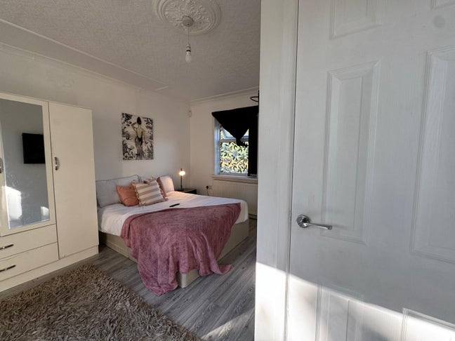 Stylish En-Suite Room with TV&Fridge | Erdington Main Photo