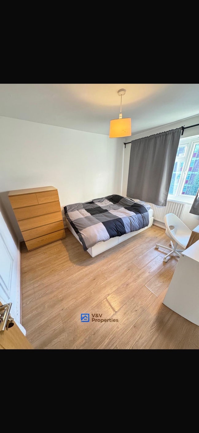 Central Room available for 1 month!  Main Photo