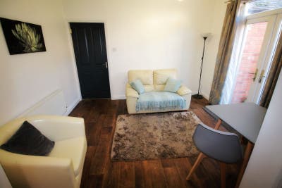 Prime The Avenue Location | 1-Bed Flat Near Uni Main Photo