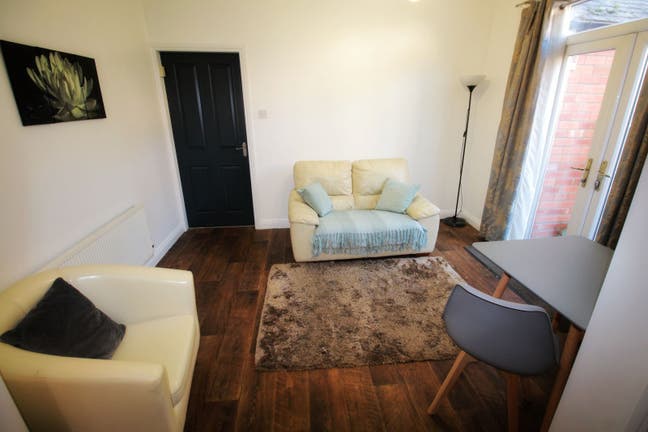 Prime The Avenue Location | 1-Bed Flat Near Uni Main Photo