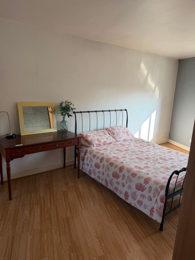 Very large clean double room with en-suit  Main Photo