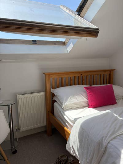 Bright, Clean, Sun-Filled Room in Hackney Central Main Photo