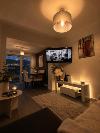 Lovely Double Room in a Friendly Home – Women Preferred Main Photo