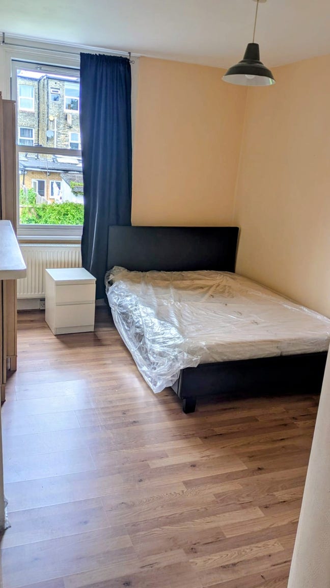 Large double bedroom  Main Photo