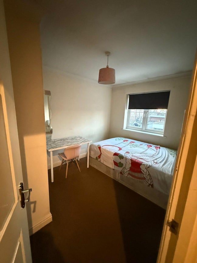 En-suite Room Available for a Female Housemate Main Photo