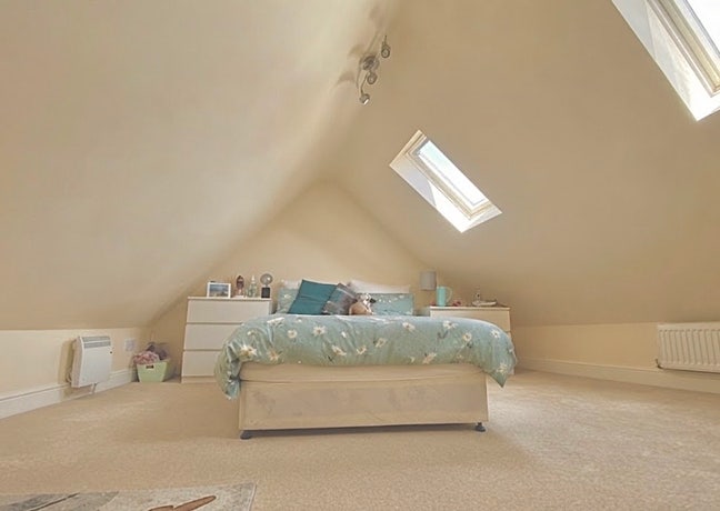 Quiet  Loft 5’ walk from Central line | all inc. Main Photo