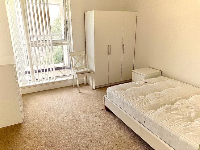 Large Double Room in Canary Wharf  Main Photo
